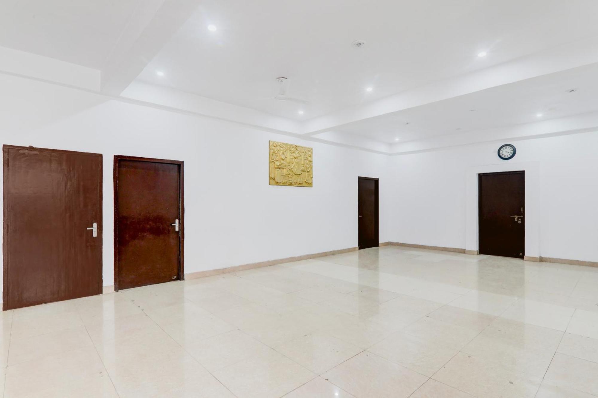 Super Hotel O Insaf Nagar Munshipuliya Formerly Vibrant Chinhat Екстериор снимка