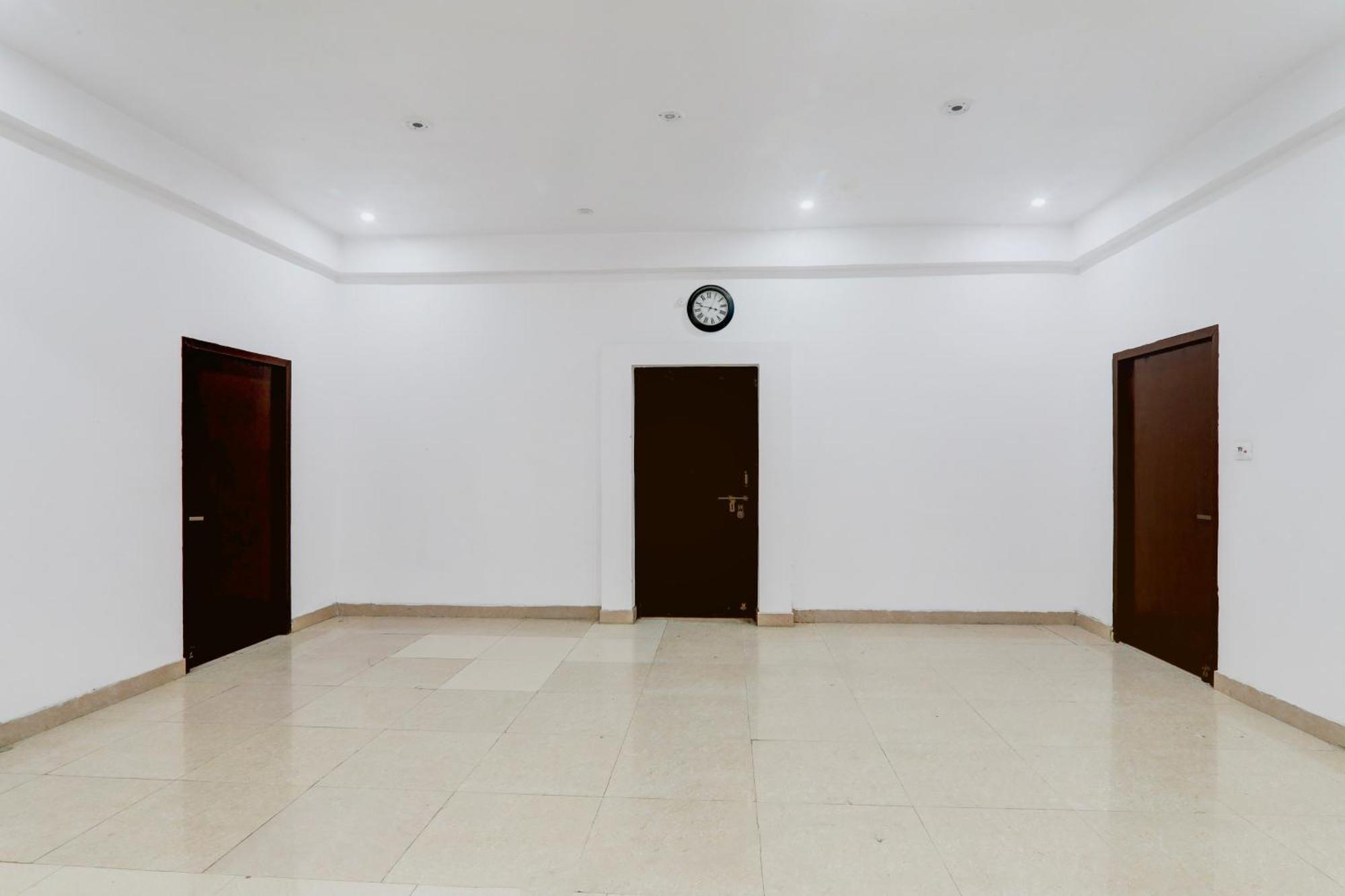 Super Hotel O Insaf Nagar Munshipuliya Formerly Vibrant Chinhat Екстериор снимка